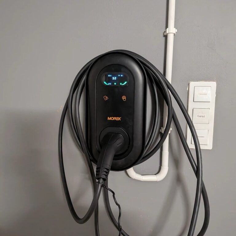 Wallbox Morek Quick Charge 22 kW z kablem na stałe zamontowany w domu jednorodzinnym w Krakowie