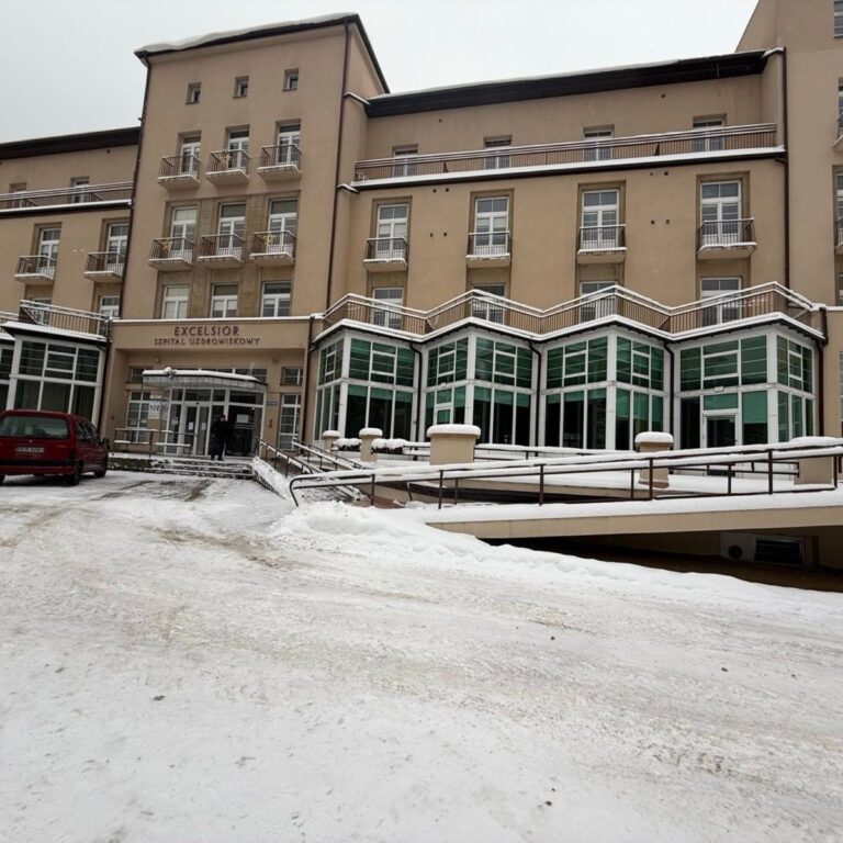 Budynek Szpitala Uzdrowiskowo-Rehabilitacyjnego Excelsior w Iwoniczu-Zdroju, obiekt z systemem Sinum